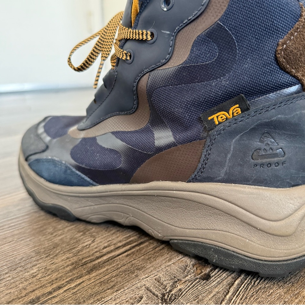 Teva Men’s 8 Geotrecca Mid Waterproof Hiking Boots with Navy and yellow accents.